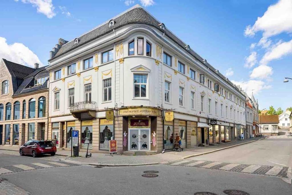 Moderne Leilighet Midt I Sentrum Av Fredrikstad Exterior foto